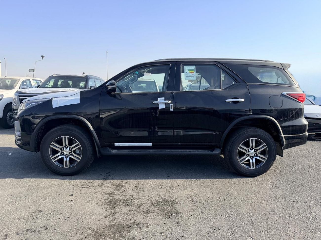 تويوتا فورتونر 2.7L 4WD PETROL AUTOMATIC TRANSMISSION ( FOR RE-EXPORT OUTSIDE GCC COUNTRIES )