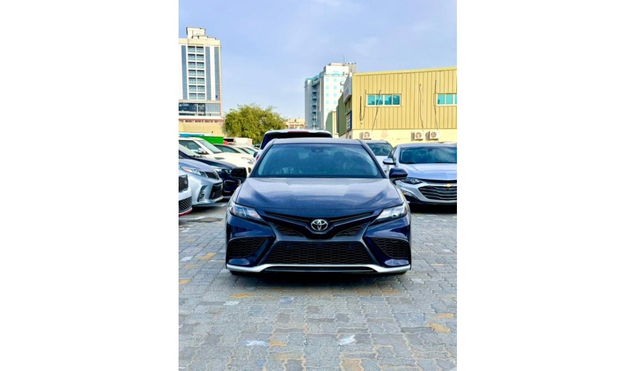 Toyota Camry SE +2021