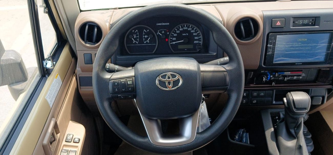 تويوتا لاند كروزر بيك آب 4.0L Petrol AT 4x4 2026YM