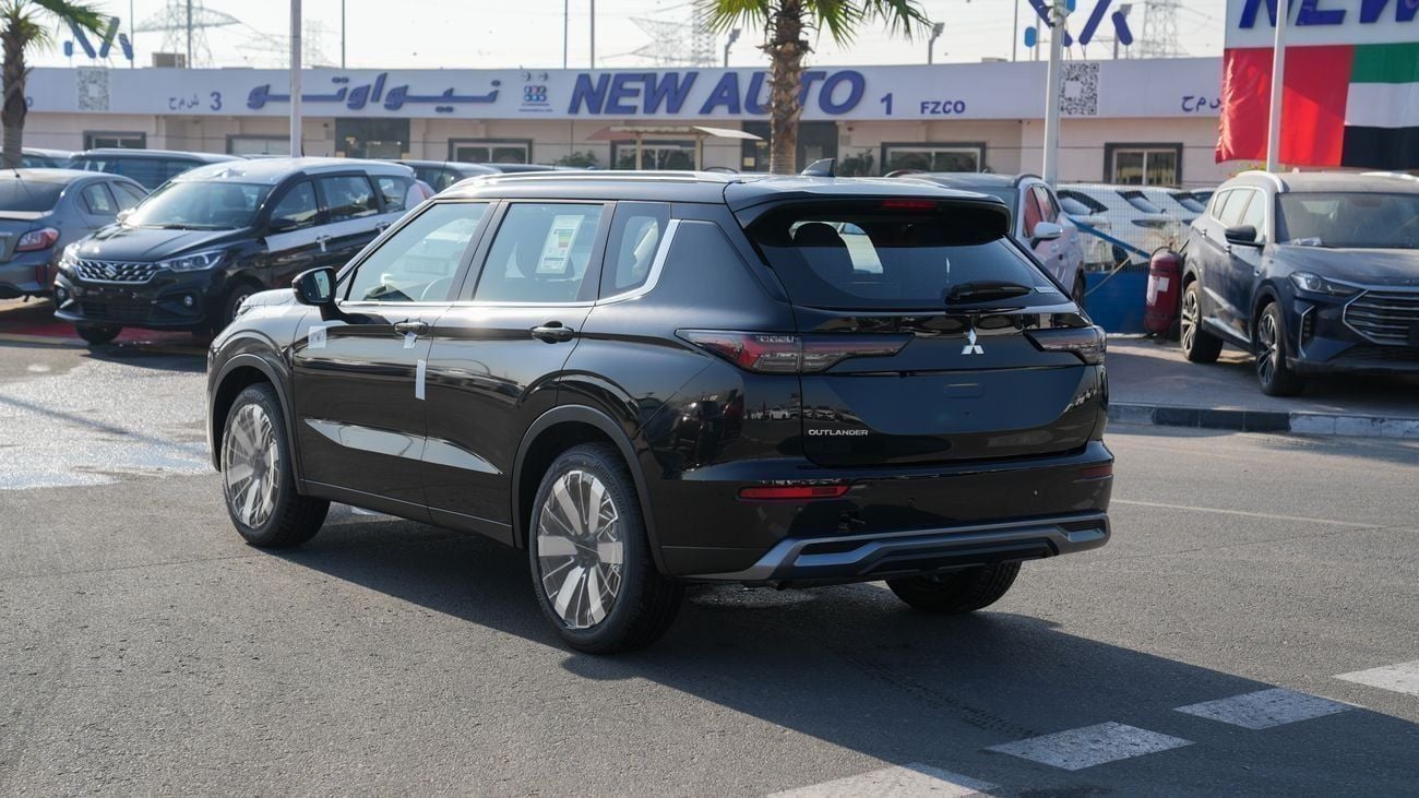 ميتسوبيشي آوتلاندر HIGHLINE ميتسوبيشي أوتلاندر 2026 – الفئة المتوسطة (G12) 2.5 لتر | SUV بسبعة مقاعد | مواصفات الخليج |