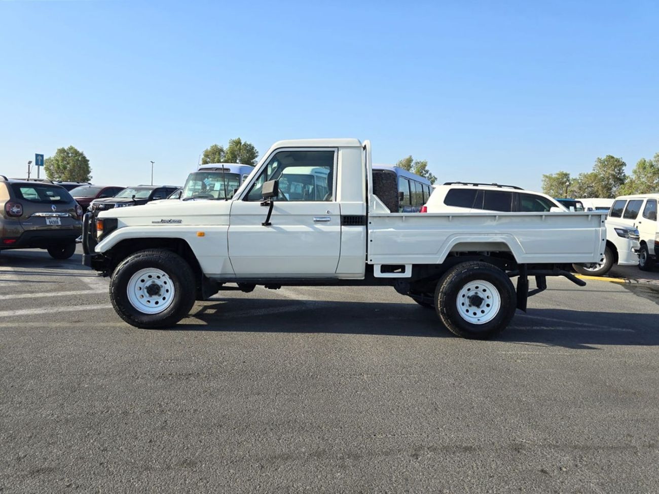 Toyota Land Cruiser Pick Up TOYOTA LAND CRUISER PICK UP RHD 2005 MODEL 4.2 L DIESEL MANUAL(PM52734)