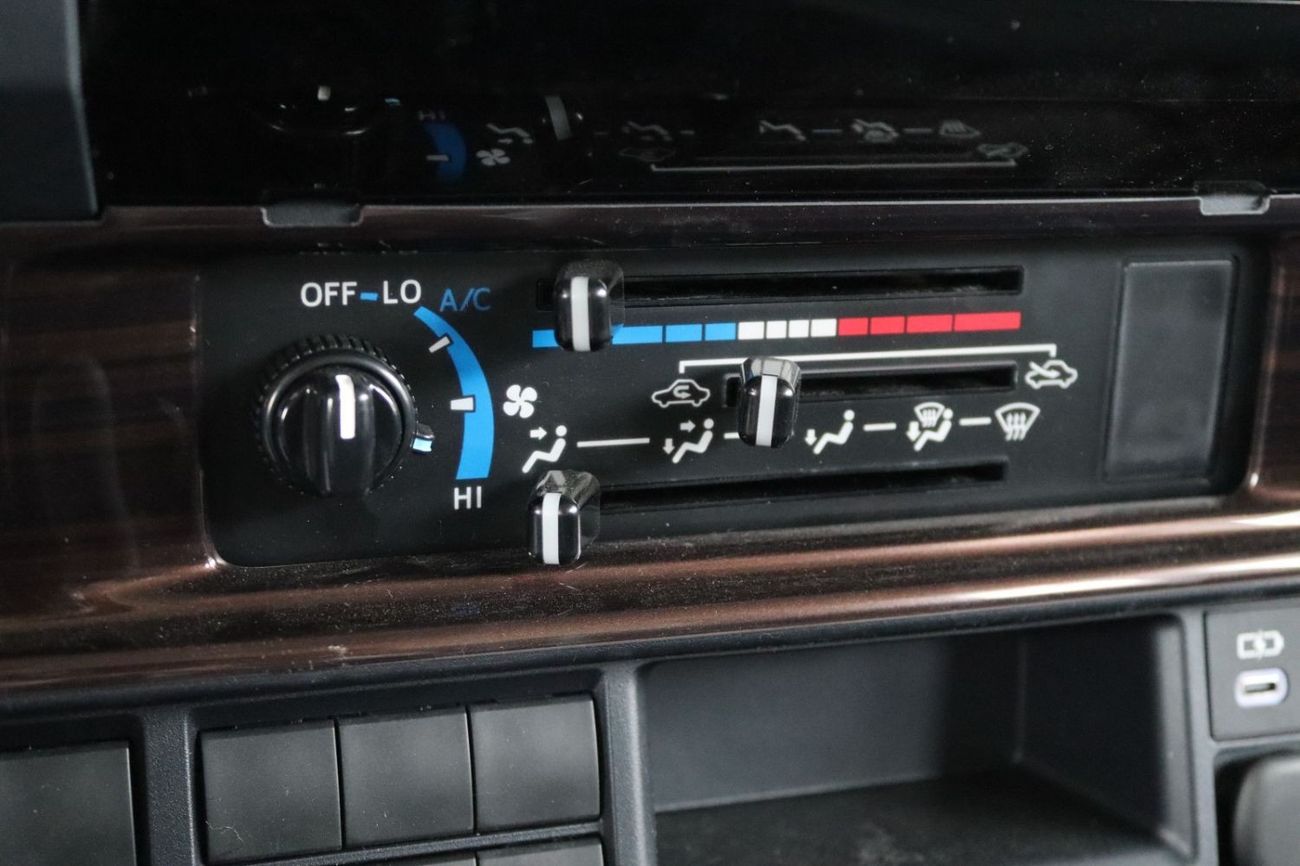 تويوتا لاند كروزر 2025 TOYOTA LAND CRUISER GDJ 76 2.8 DIESEL M/T  **EXPORT ONLY**التصدير فقط خارج الخليج**