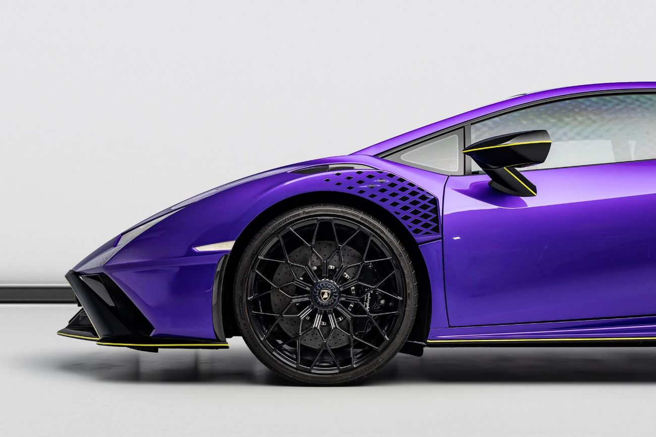 لامبورغيني هوراكان BUY NOW, PAY 2027 | THE BLACKLINE STANDARD | 2027 Lamborghini Warranty, Full Carbon, GCC