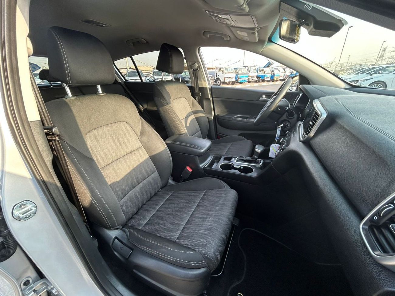 كيا سبورتيج 2020 Kia Sportage 2.4L V4 - MiOption+ - Apple/Android Play - Rear CAM - Rims -