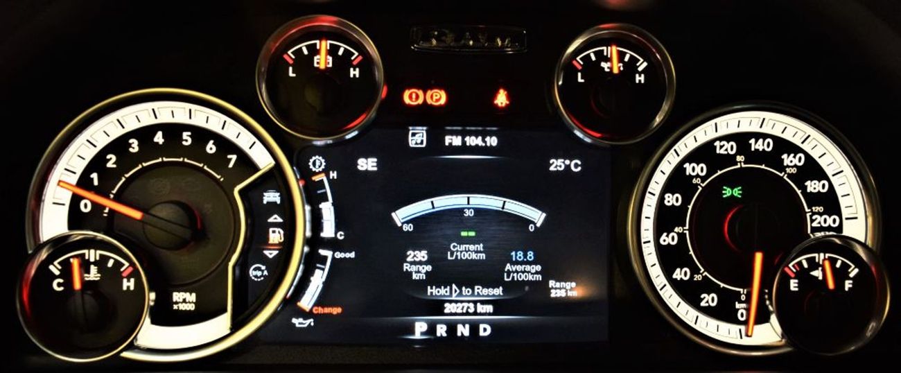 RAM 1500 ORIGINAL PAINT*AGENCY WARRANTY* 20,000 KM!! Dodge Ram 1500 4x4 5.7L HEMI 2017 Model!! in Silver Colo