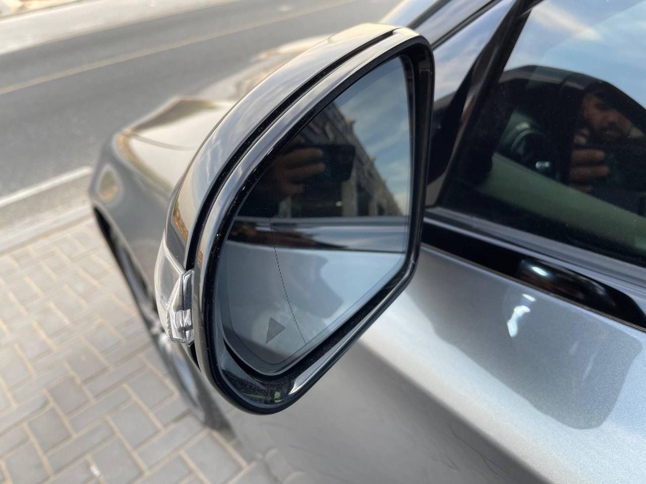 مرسيدس بنز E 350 عداد كيلومترات منخفض / كاميرا 360 درجة / رادار / شاشة عرض كاملة للوحة القيادة / نظام كشف النقطة العم