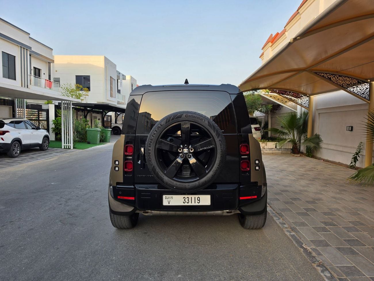 لاند روفر ديفندر 110 HSE P400