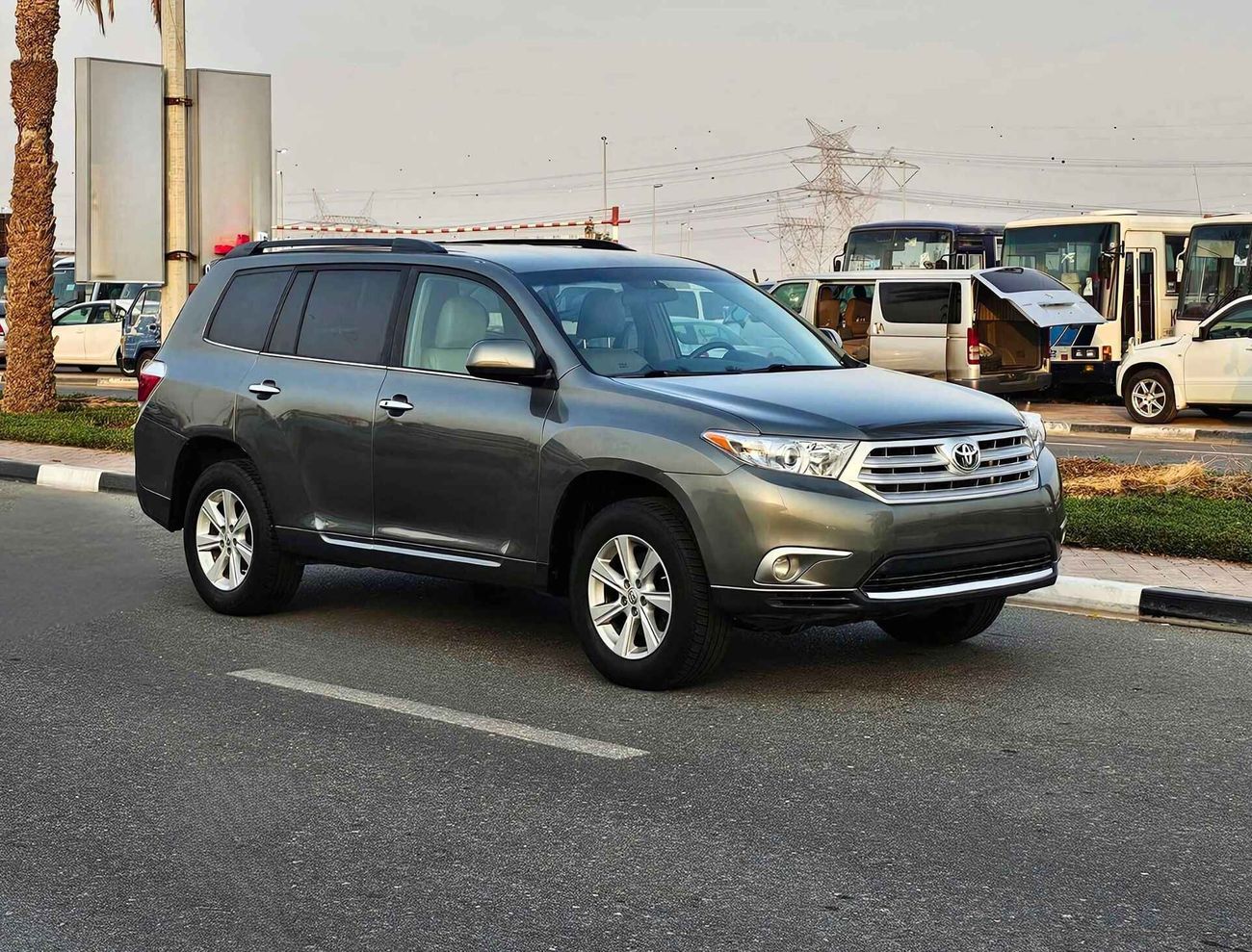 تويوتا هايلاندر BASE/ V6 AWD/ ELECTRIC AND LEATHER SEATS/ DVD REAR CAMERA/ LOT# 50303