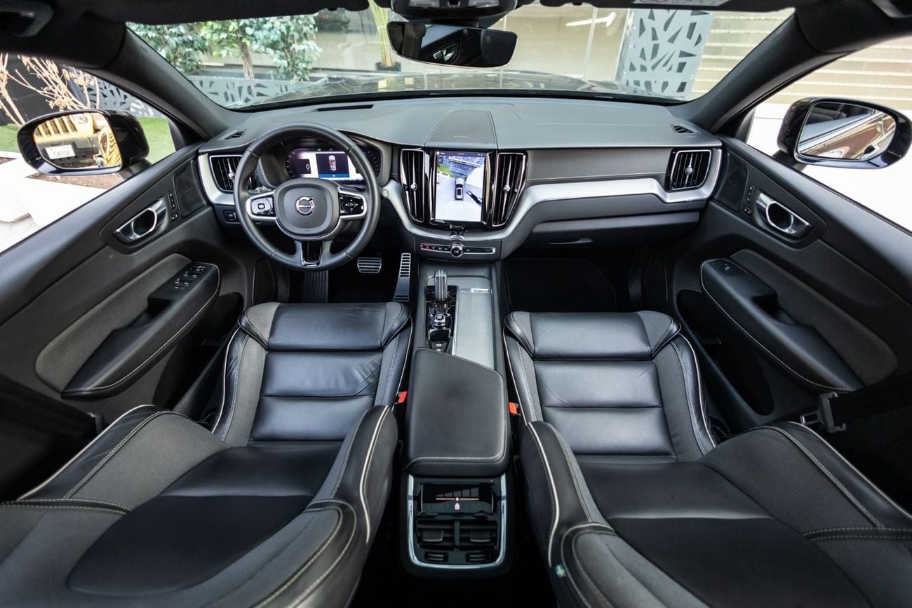 Volvo XC60 R DESIGN Volvo XC60 B5 R-Design 2022 GCC | Agency Warranty | Service Contract