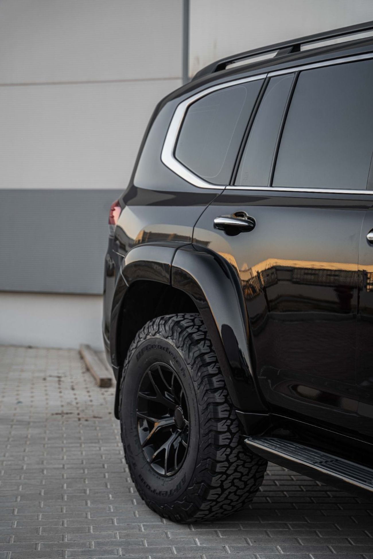 تويوتا لاند كروزر 3.5L PETROL VX OFFROAD EDITION WITH MBS AUTOBIOGRAPHY VIP SEAT