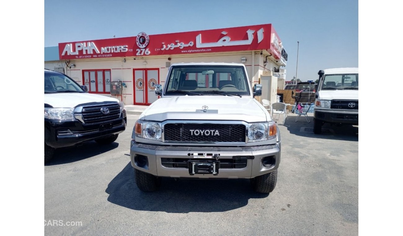 Toyota Land Cruiser Hard Top 4.0L V6 (2 Doors + Winch + alloy + overfenders)