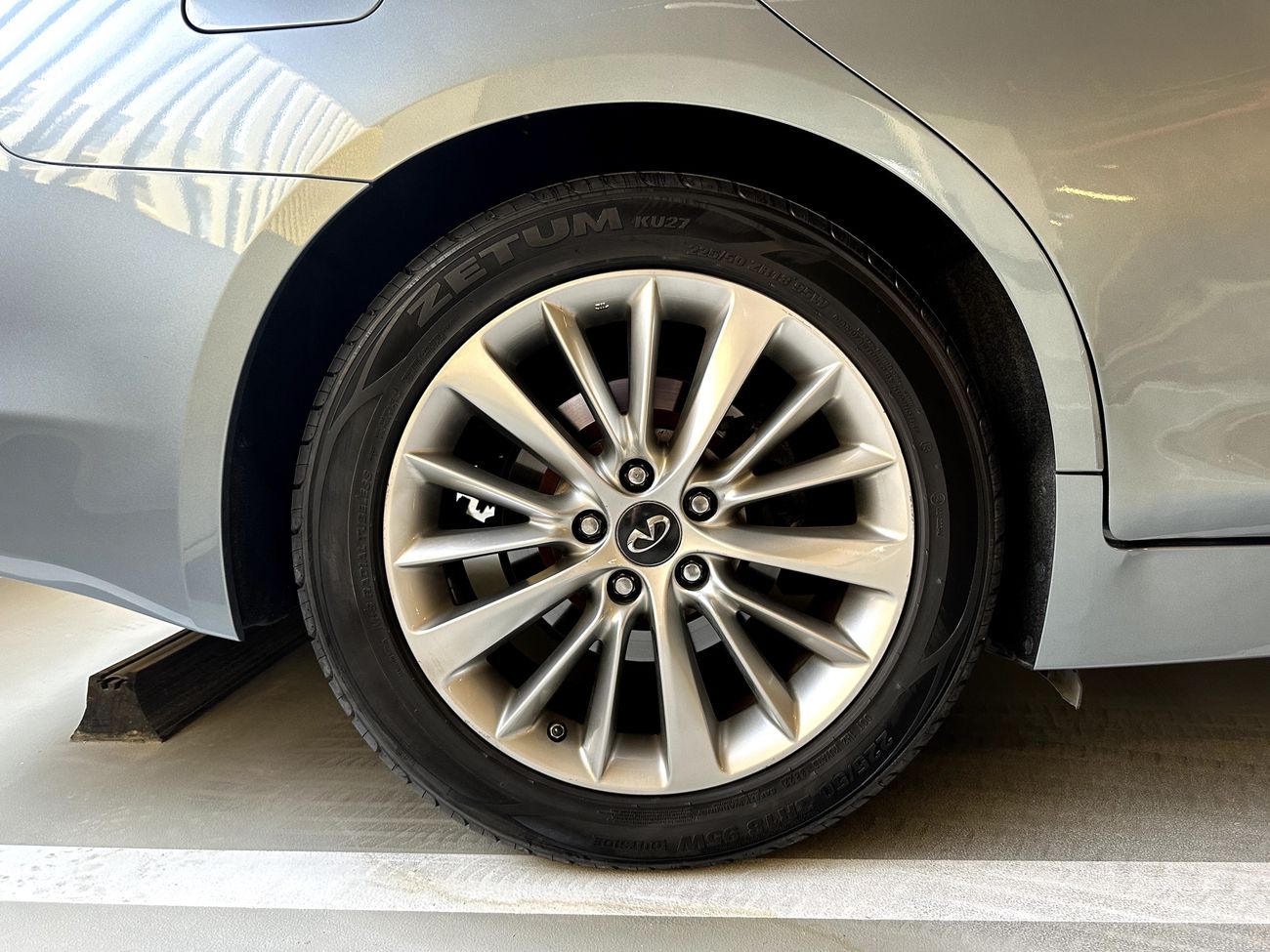 Infiniti Q50 Premium 2.0L