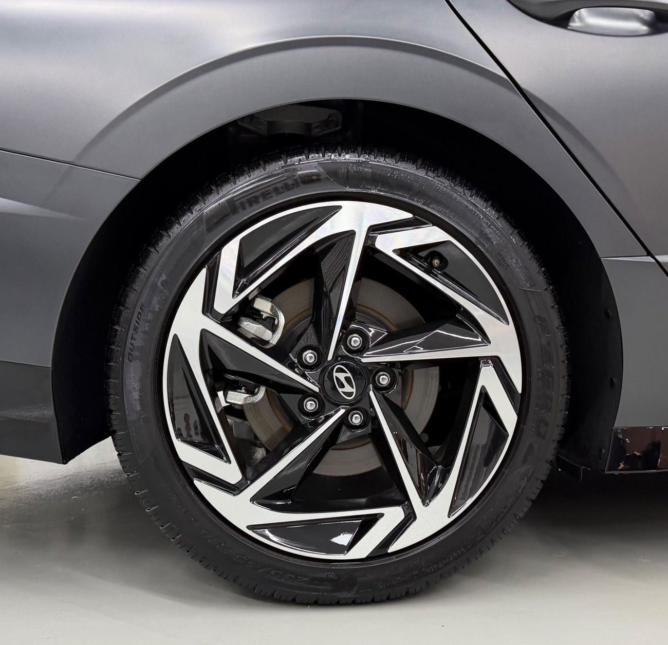 Hyundai Sonata Full option 2.5L GCC .. Brand New Condition .. Top Range .. Low Milegea