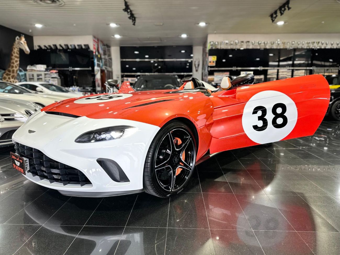 أستون مارتن فانكويش SPEEDSTER