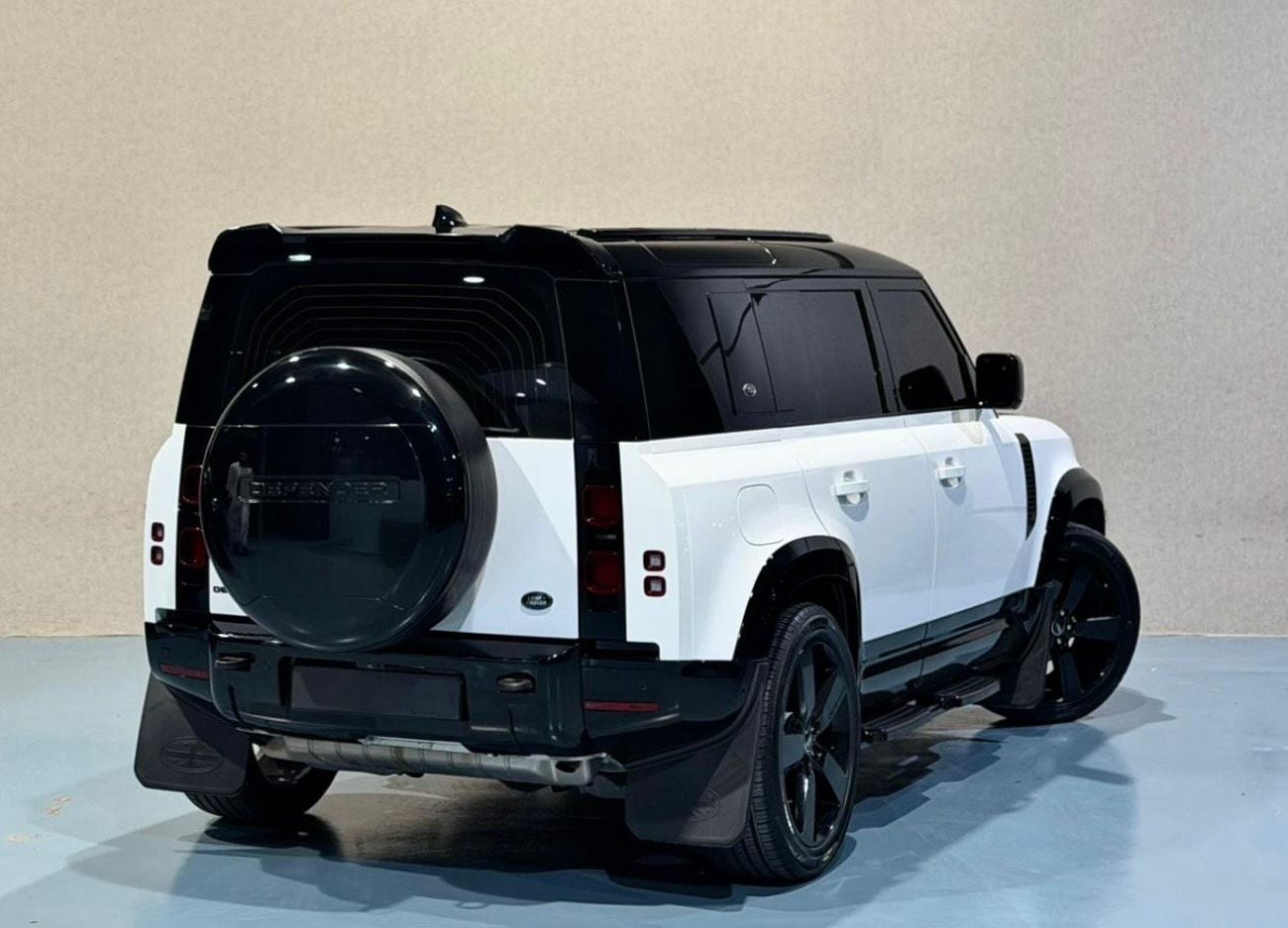 Land Rover Defender 110 S P300