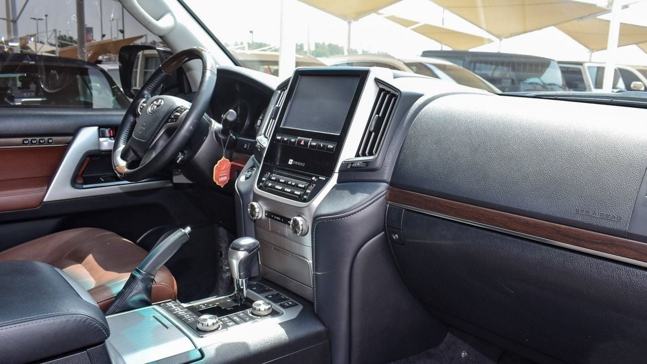 Toyota Land Cruiser VXR V8