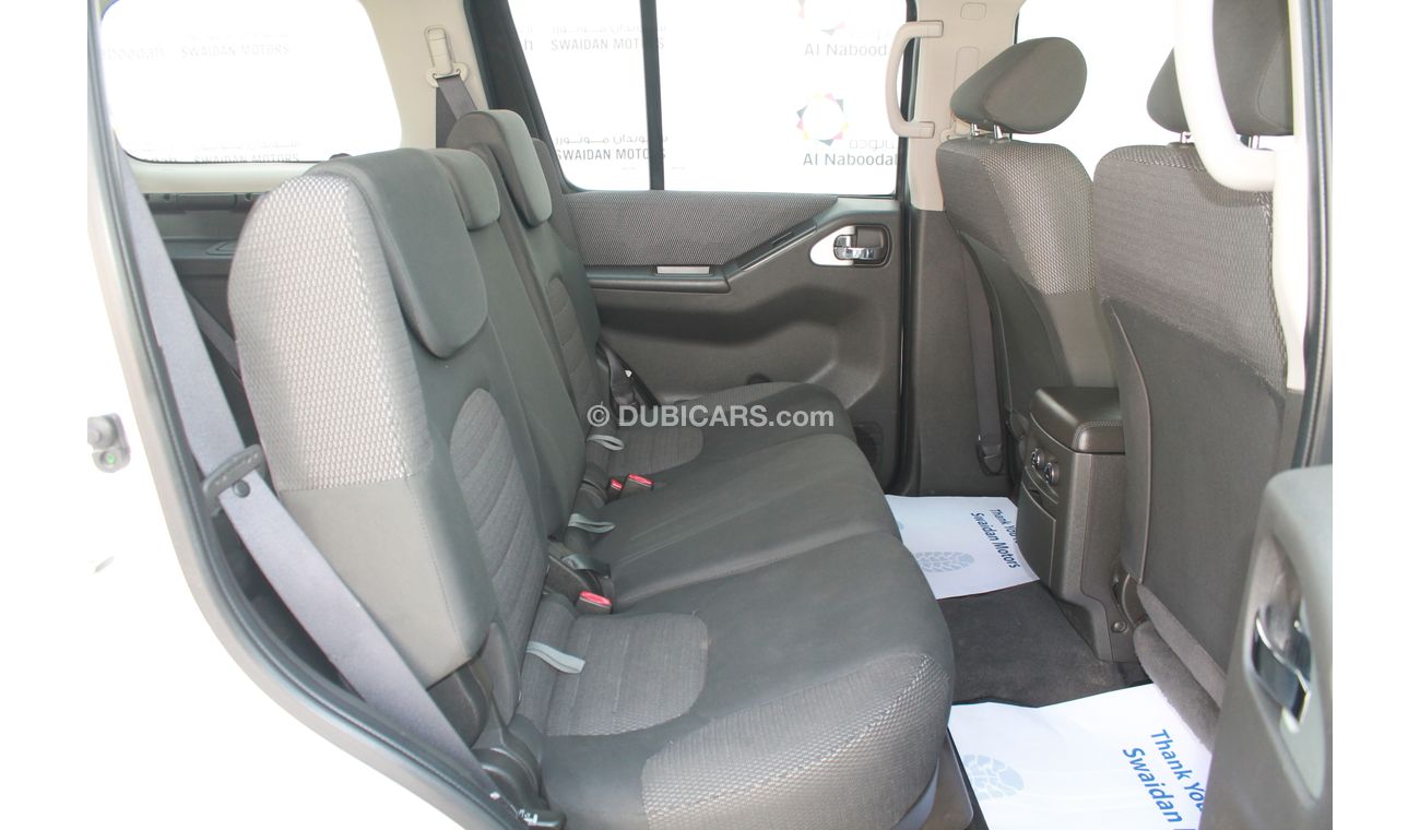 Nissan Pathfinder XE 4.0L 2014 MODEL