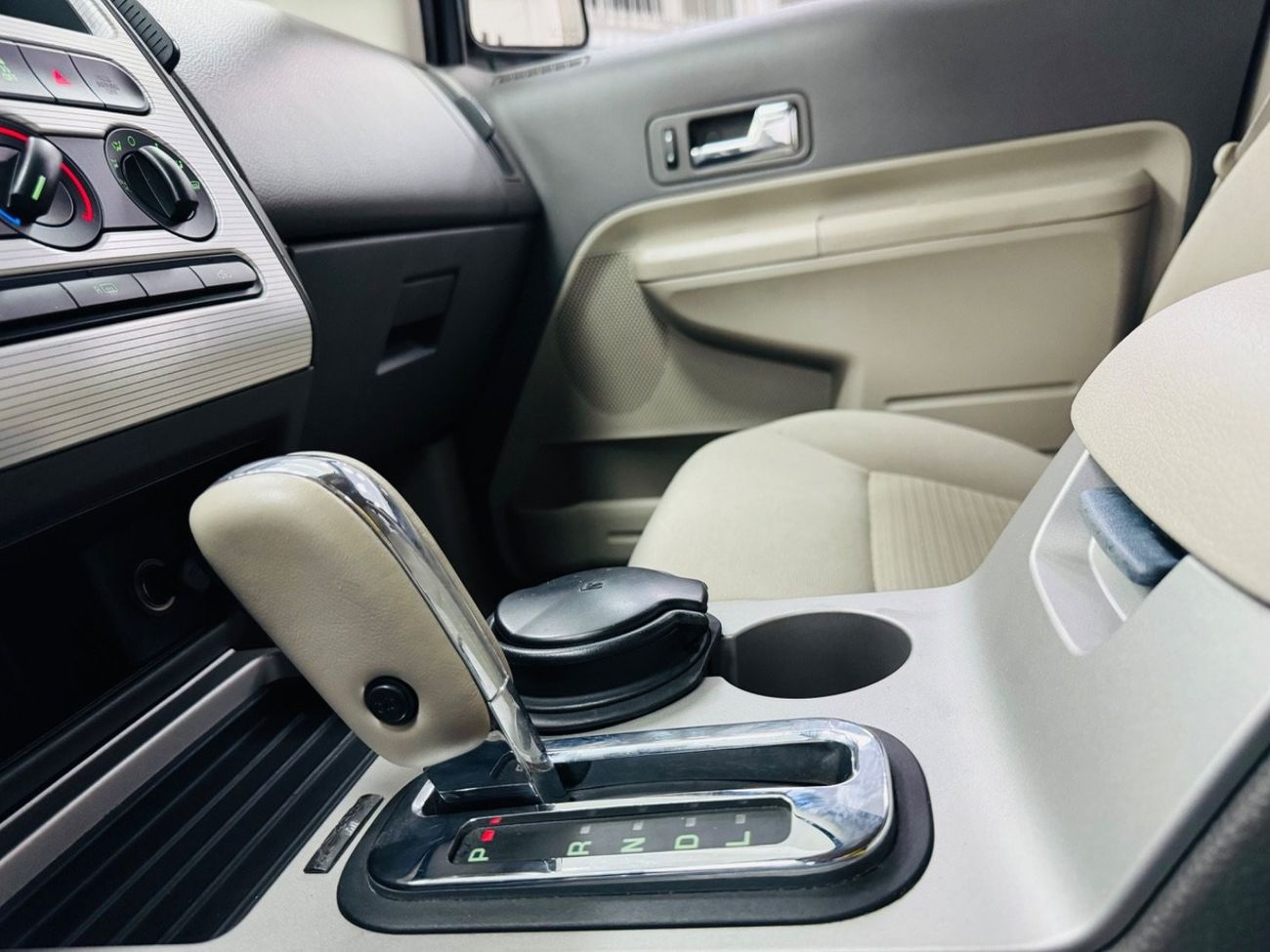 Ford Edge GCC .. Perfect Condition .. V6 ..