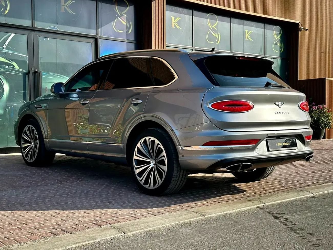 بنتلي بينتايجا 4.0L V8 EWB Azure Azure | GCC Specs | Dealership Warranty | Fully Loaded | Crypto Friendly