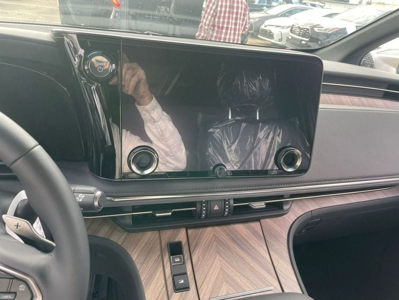 لكزس LM 350h 2.5L Hybrid 4 seater VIP 2024 YM (For export only)