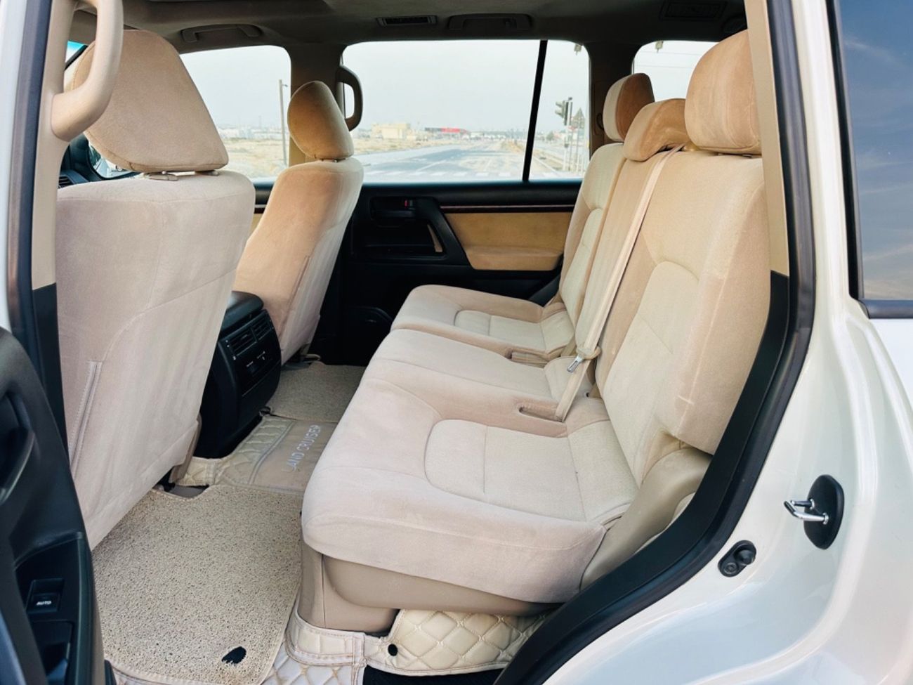 Toyota Land Cruiser MODEL 2010 GCC CAR PERFECT CONDITION INSIDE AND OUTSIDE FULL OPTION SUN ROOF LEATHER SEATS
