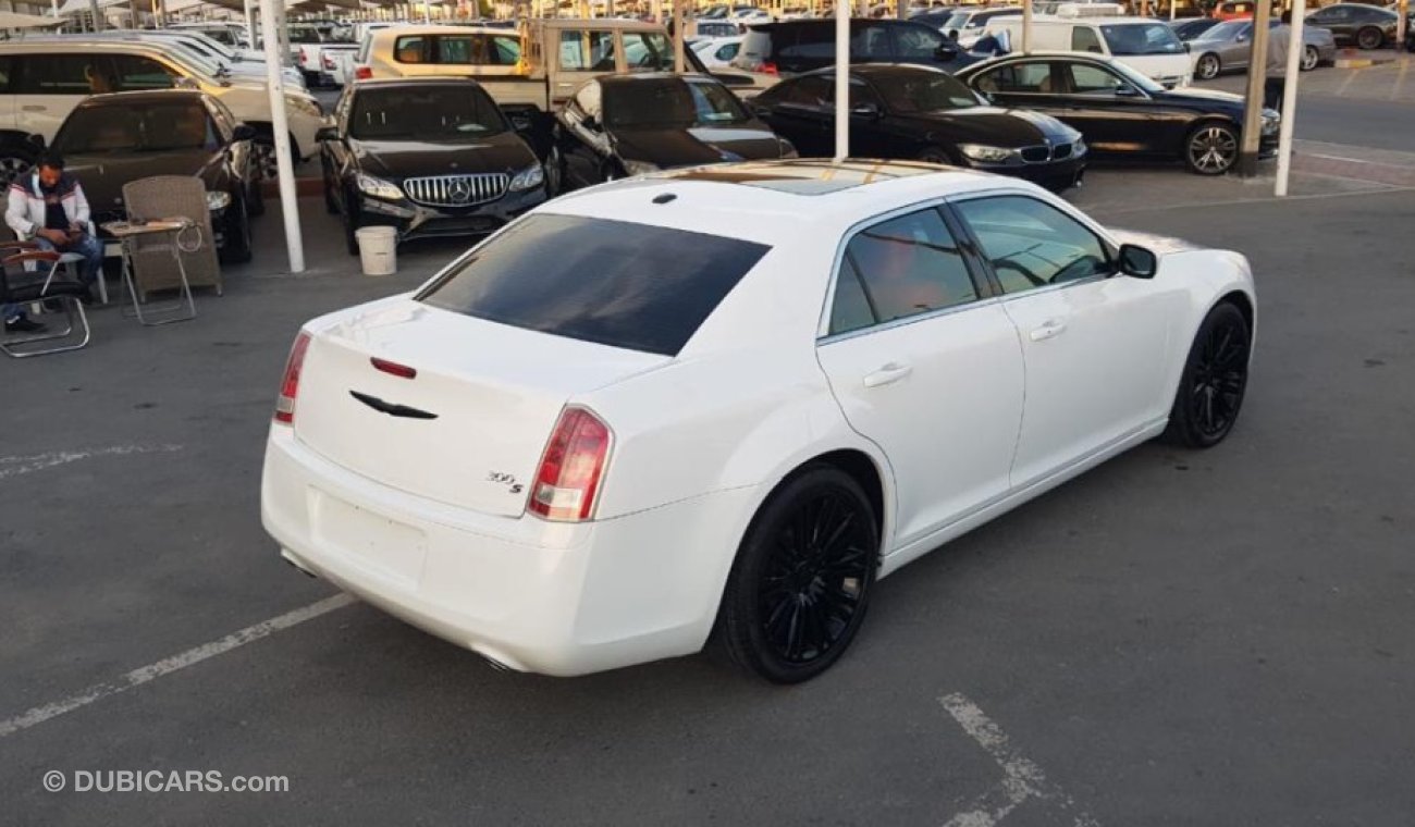 Chrysler 300s Crysral C300s model 2013 GCC car prefect condition full option low mileage