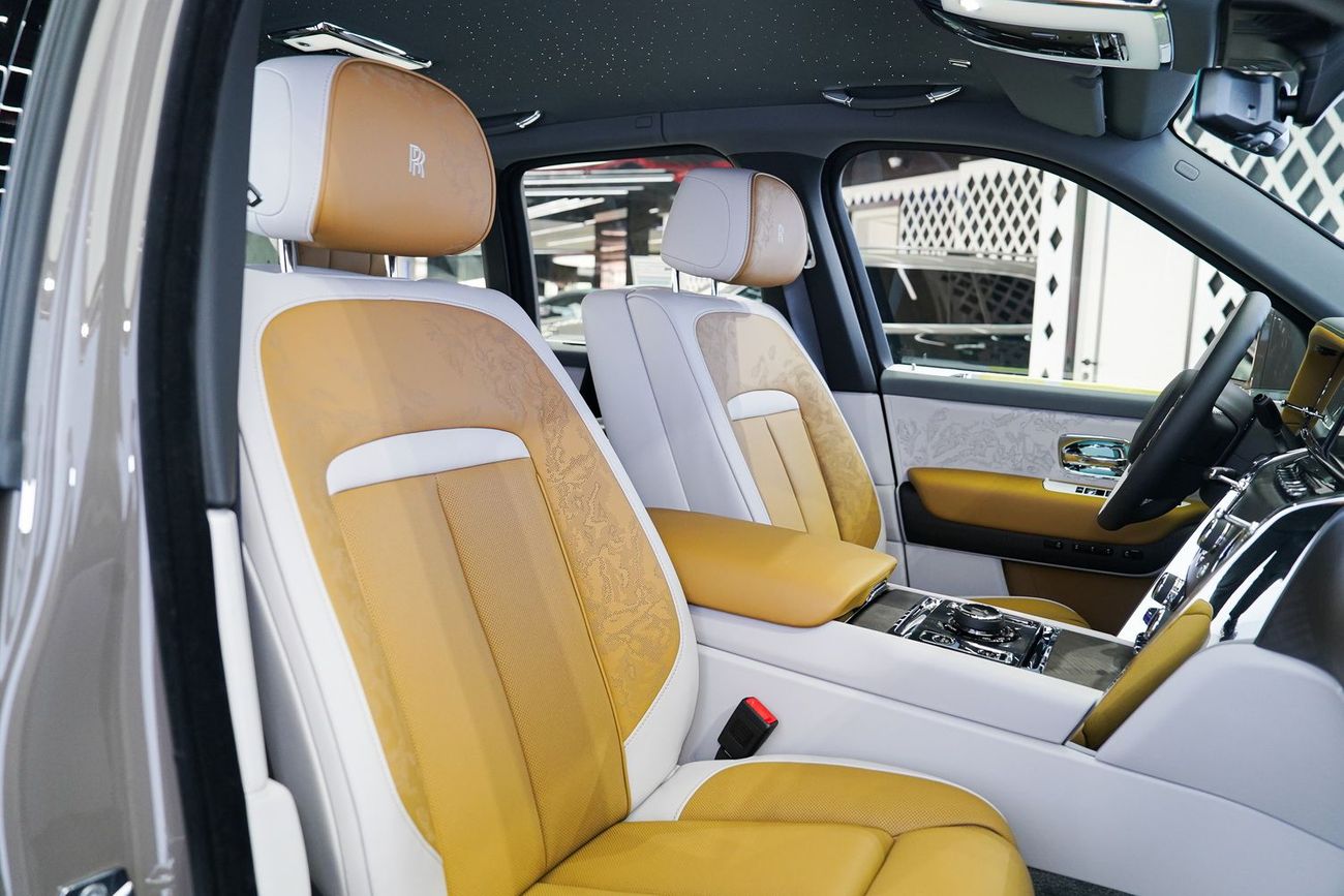 Rolls-Royce Cullinan SILVER BADGE