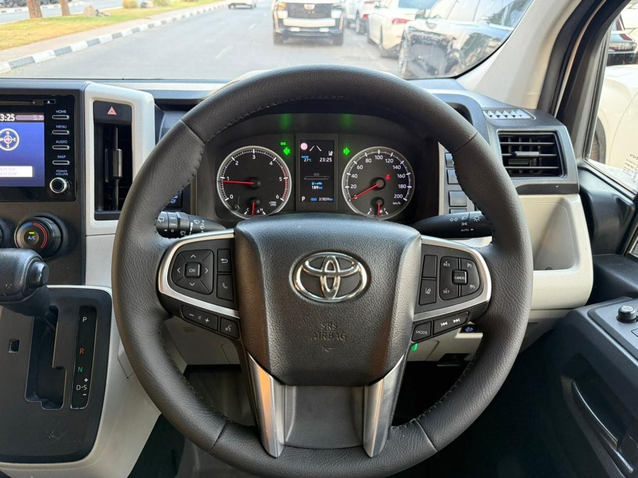 تويوتا هاياس DLS - STD ROOF High Roof Commuter 2.8L A/T