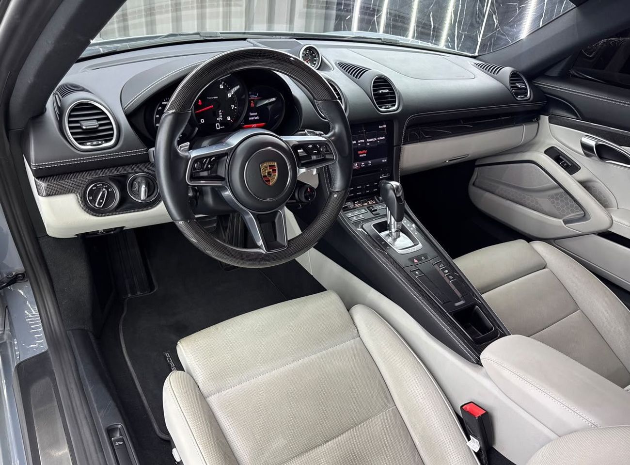 Porsche 718 Cayman STYLE EDITION Porsche 718 cayman | GCC |  Rare ARCTIC Grey | Low Mileage