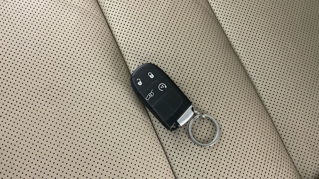 جيب جراند شيروكي Limited | upto AED 20,000 Ramadan Discount | شامل الضمان | 0 ﺪﻔﻋﺓ ﺃﻮﻟﻯ