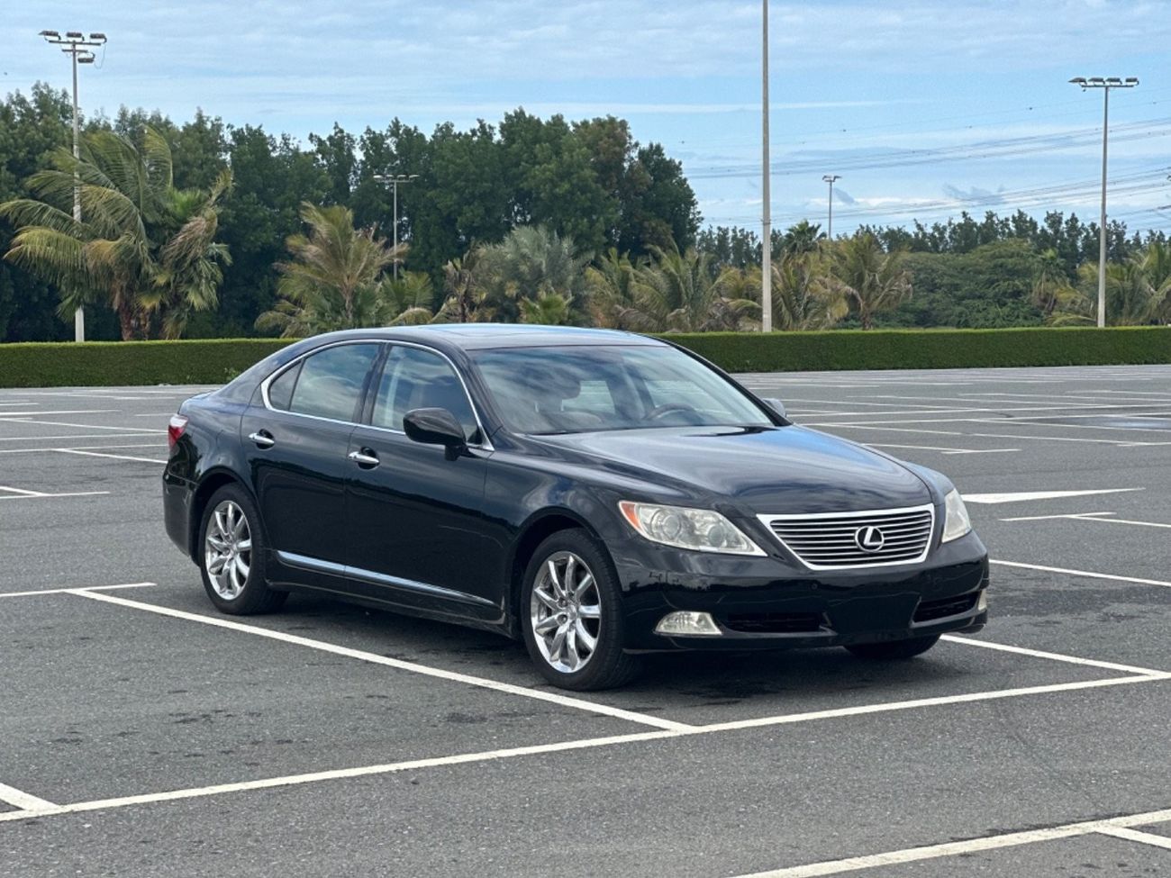 Lexus LS460 MODEL 2008 car perfect condition inside and outside