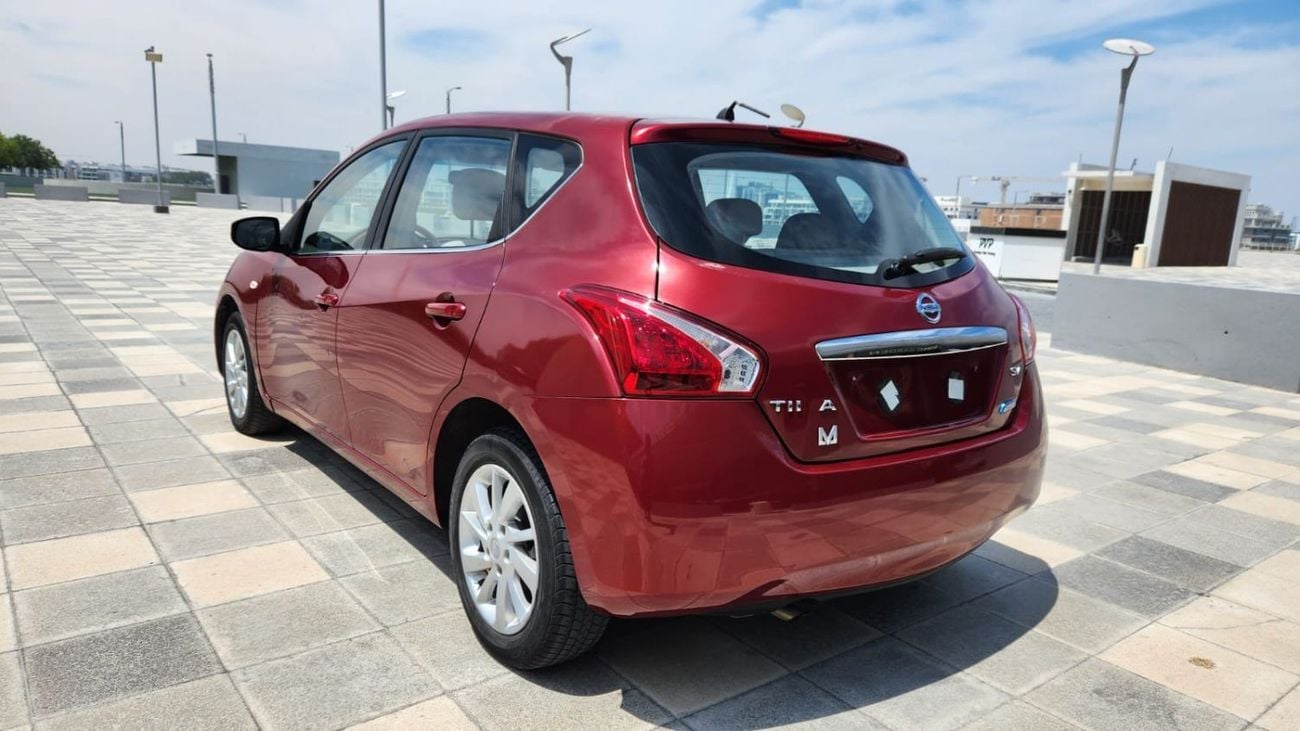 Nissan Tiida SV