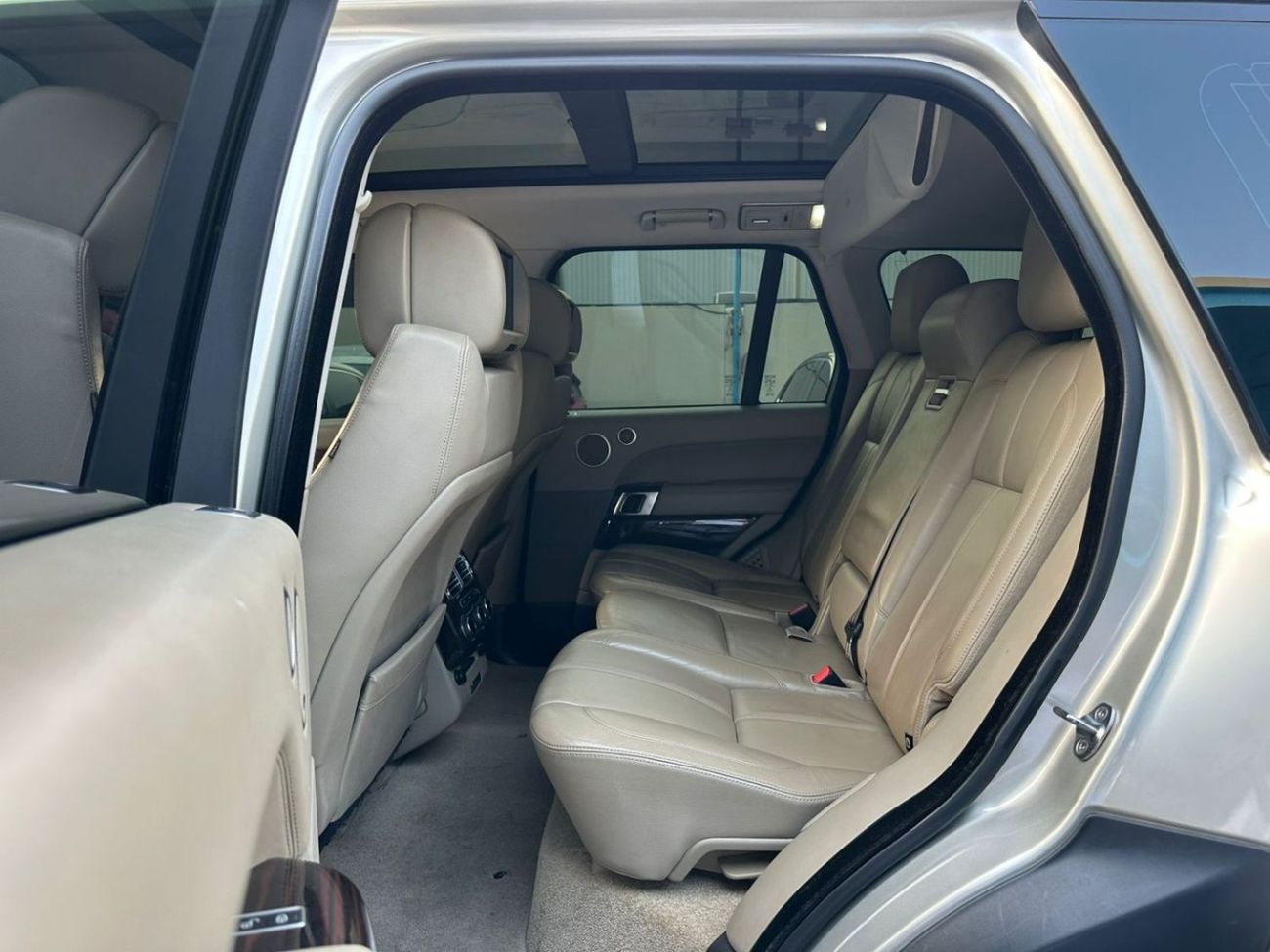 Land Rover Range Rover HSE 5.0L - 2014 - V8 - 375 HP - GCC Specs - One Owner - Perfect Condition - Full Service History