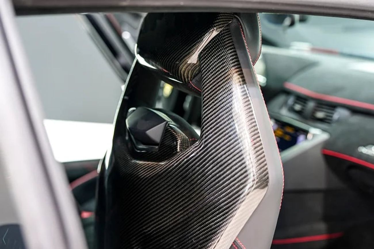 لامبورغيني أفينتادور SVJ Body Kit, Full Carbon Package, Front Lift, Very Low KM, GCC Specs!!