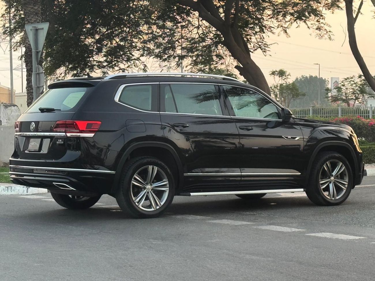 Volkswagen Teramont R-Line 3.6L VOLKSWAGEN TERAMONT 2019 GCC R LINE V6 FULL OPTIONS 7 SEATER WITH ONE YEAR DEALER WARRAN