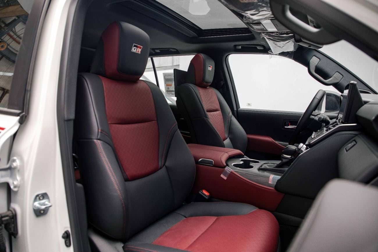 تويوتا لاند كروزر LC300 GR Sport 3.5L Hybrid - Precious White Inside GRS Black & Dark Red | Export