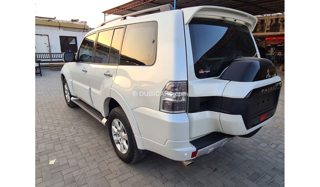 Mitsubishi Pajero Full option clean car