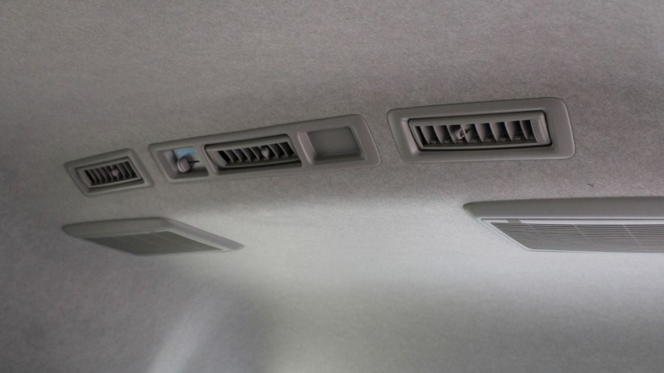 تويوتا هاياس Toyota Hiace 2.5L Diesel 15 seater AC H.Roof MY2024