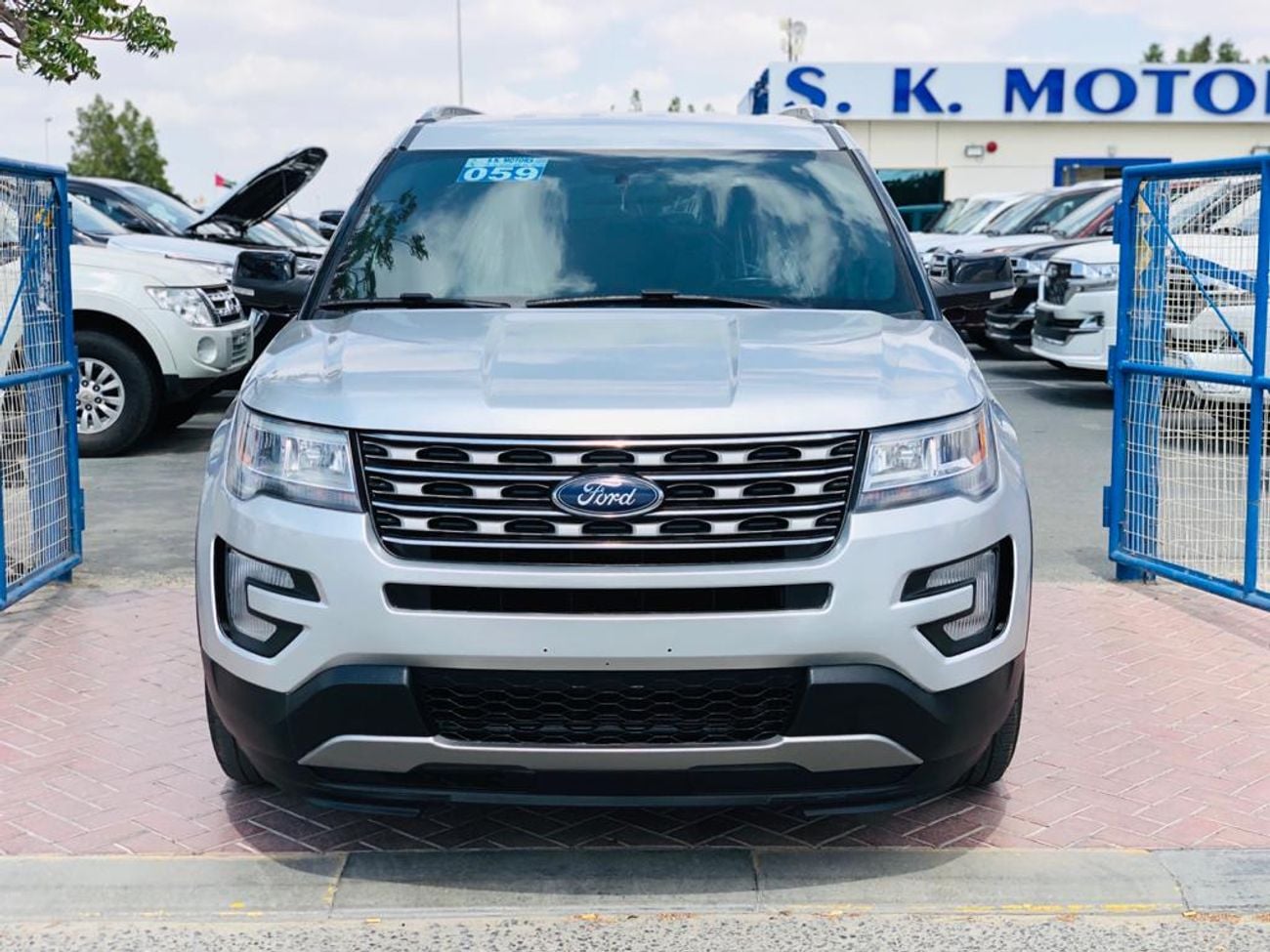 Ford Explorer XLT, 6 CYLINDERS, POWER SEATS, PUSH START, REAR CAMERA, AMAZING CONDITION-LOT-604