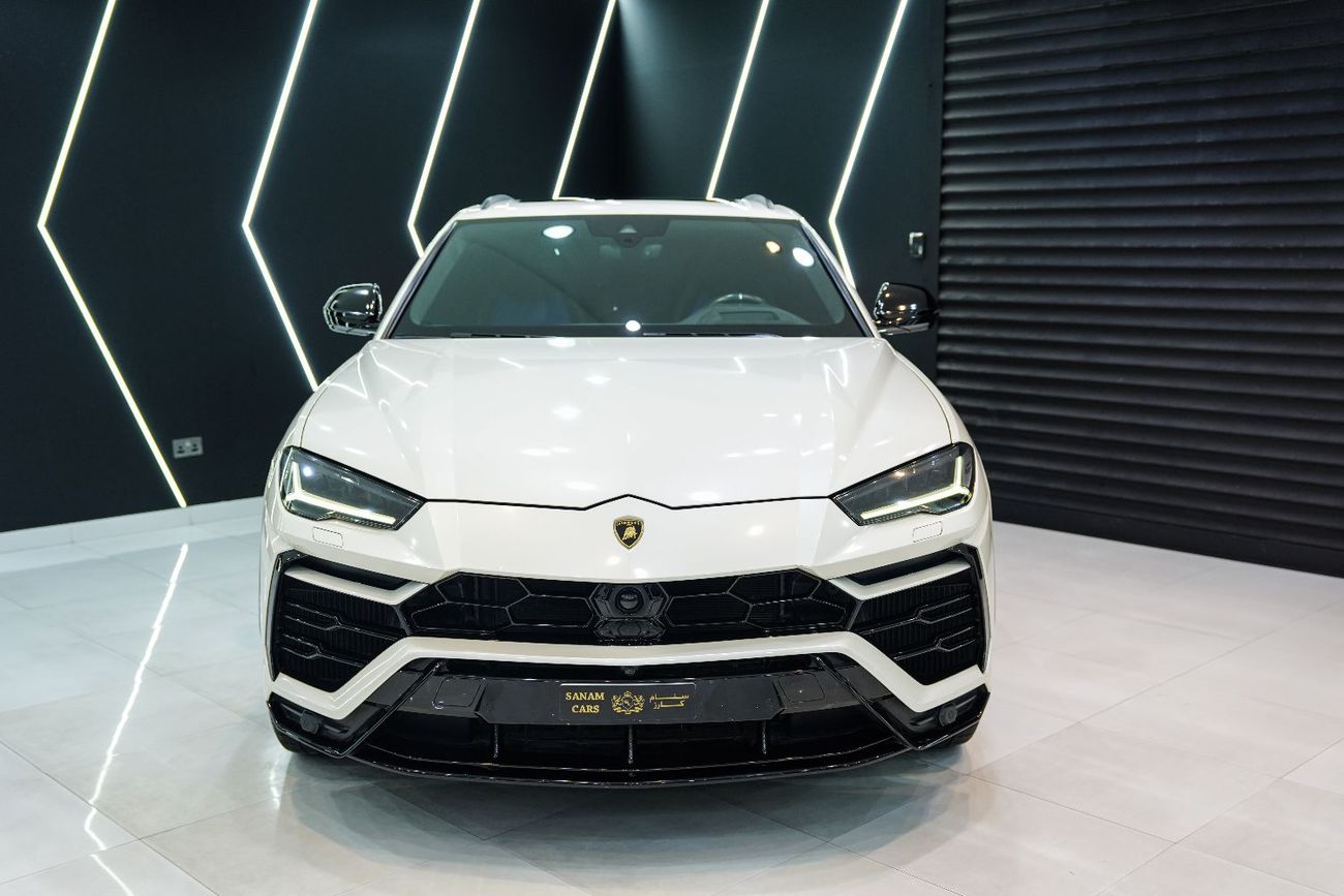 لامبورغيني اوروس Carbon Interior, Panoramic Roof, Two-Tone Interior, Lamborghini Warranty!!