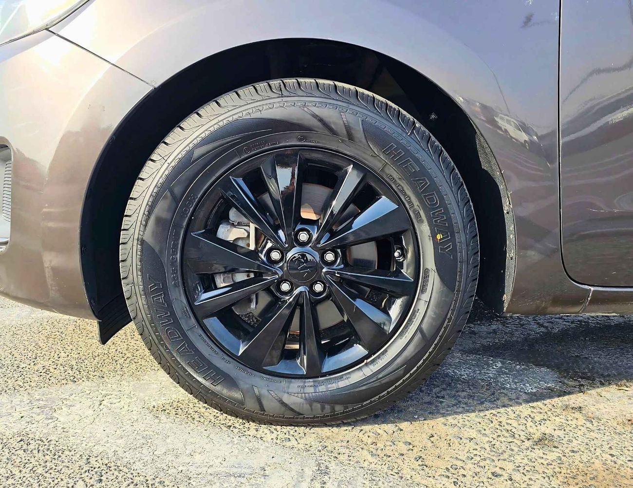 كيا سيدونا LX / V6 / 3.3L / 7 SEATS / EXPORT ONLY / LOT# 31911