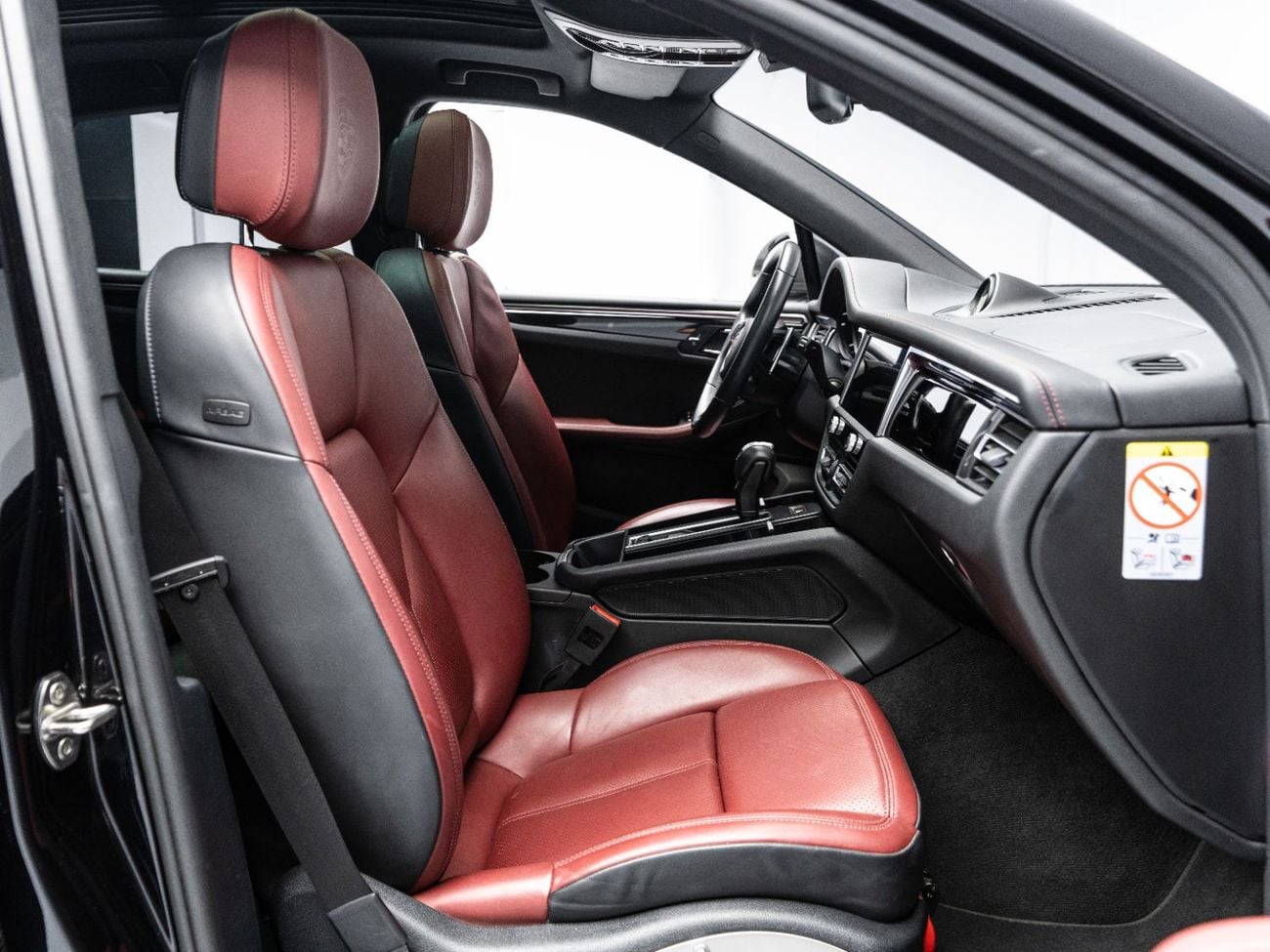 Porsche Macan T 2.0L (260 HP) 2023Porsche Macan T, 2.0L TC I4, 4WD, 261 bhp, 7 Speed Automatic