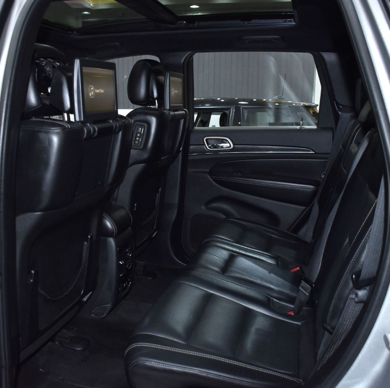 Jeep Grand Cherokee EXCELLENT DEAL for our Jeep Grand Cherokee Limited 4x4 ( 2015 Model ) in Silver Color GCC Specs