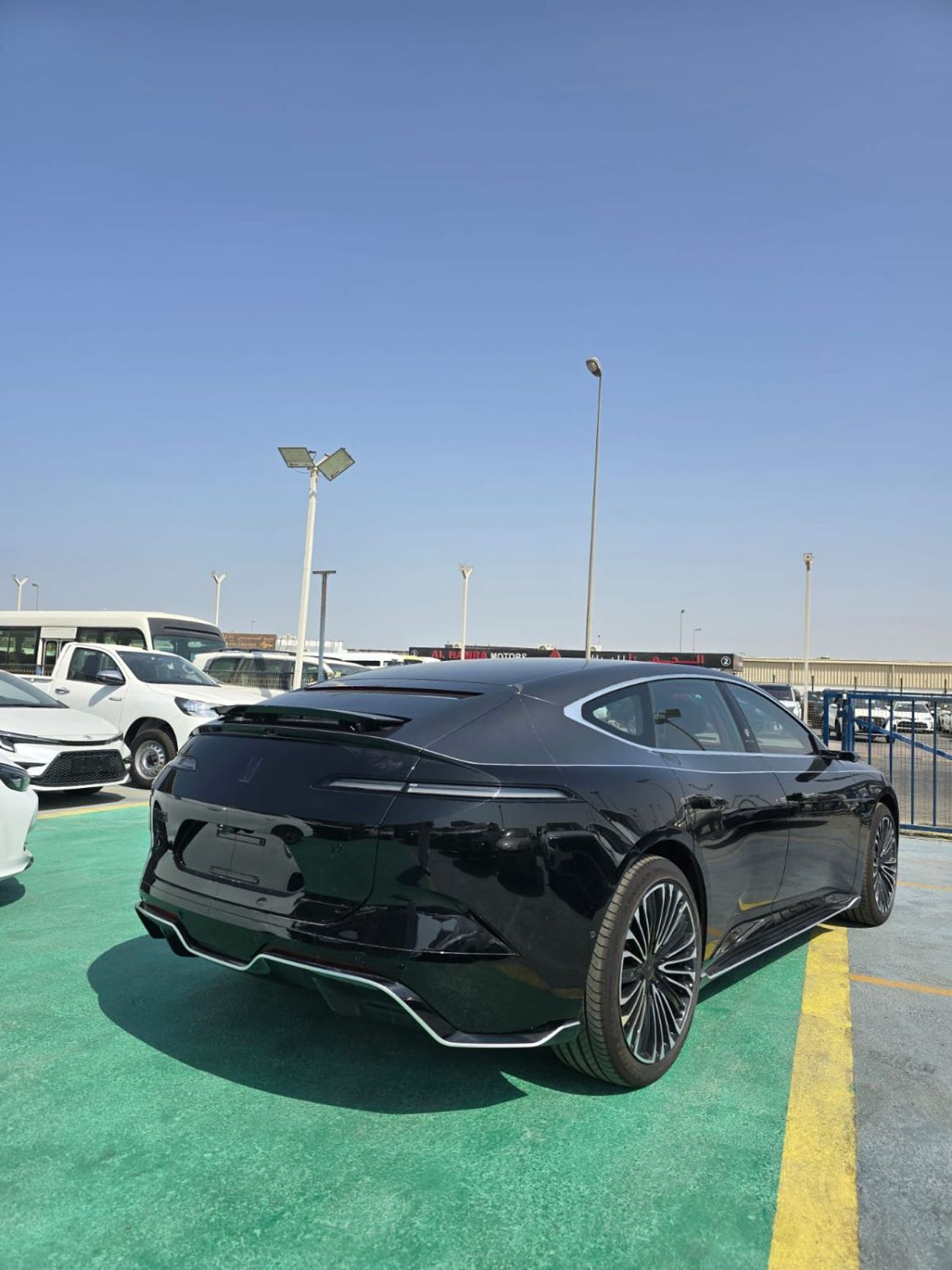 أفاتر 12 GT AWD