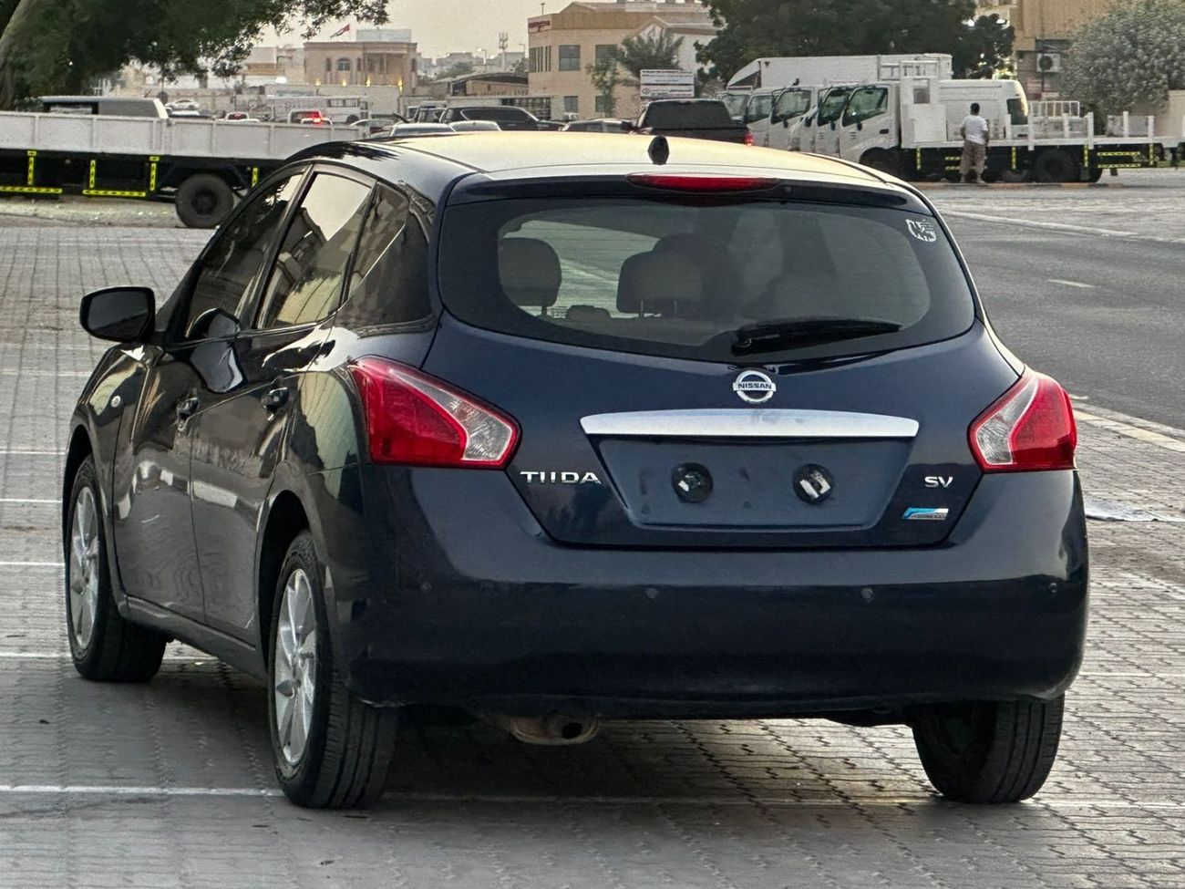 Nissan Tiida SV