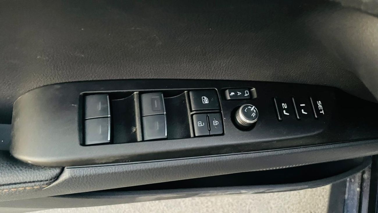 تويوتا كامري CAMRY 2.5 HYBRID LUMEIR