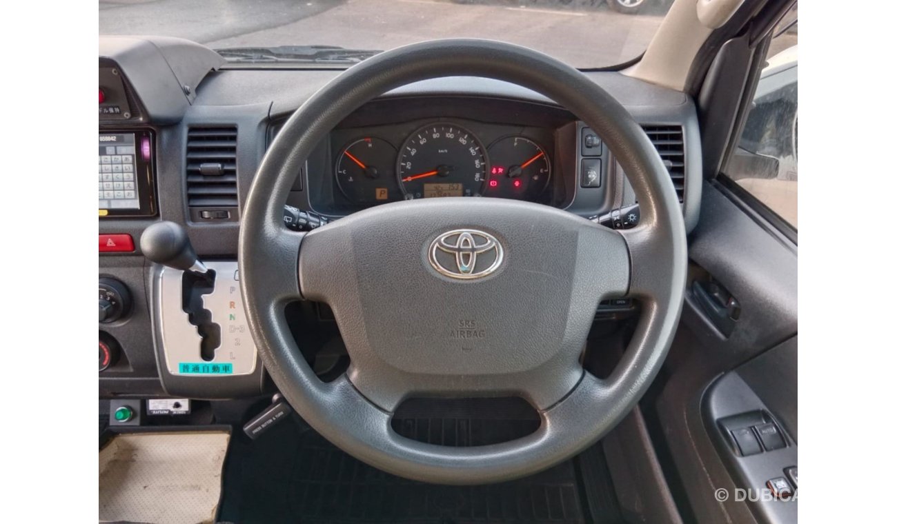 تويوتا هاياس TOYOTA HIACE AMBULANCE RIGHT HAND DRIVE (PM1566)