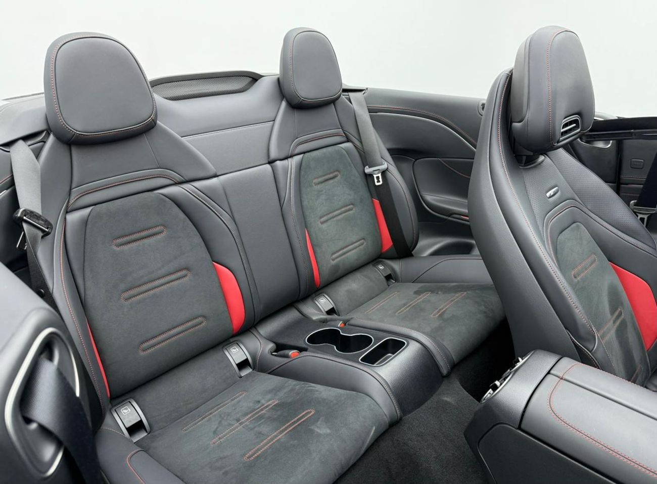 مرسيدس بنز كوبيه CLE 53 AMG 2025 Mercedes Benz CLE 53 AMG 4MATIC+, 2027 MB Warranty, Fully Loaded, Excellent Condition, Euro