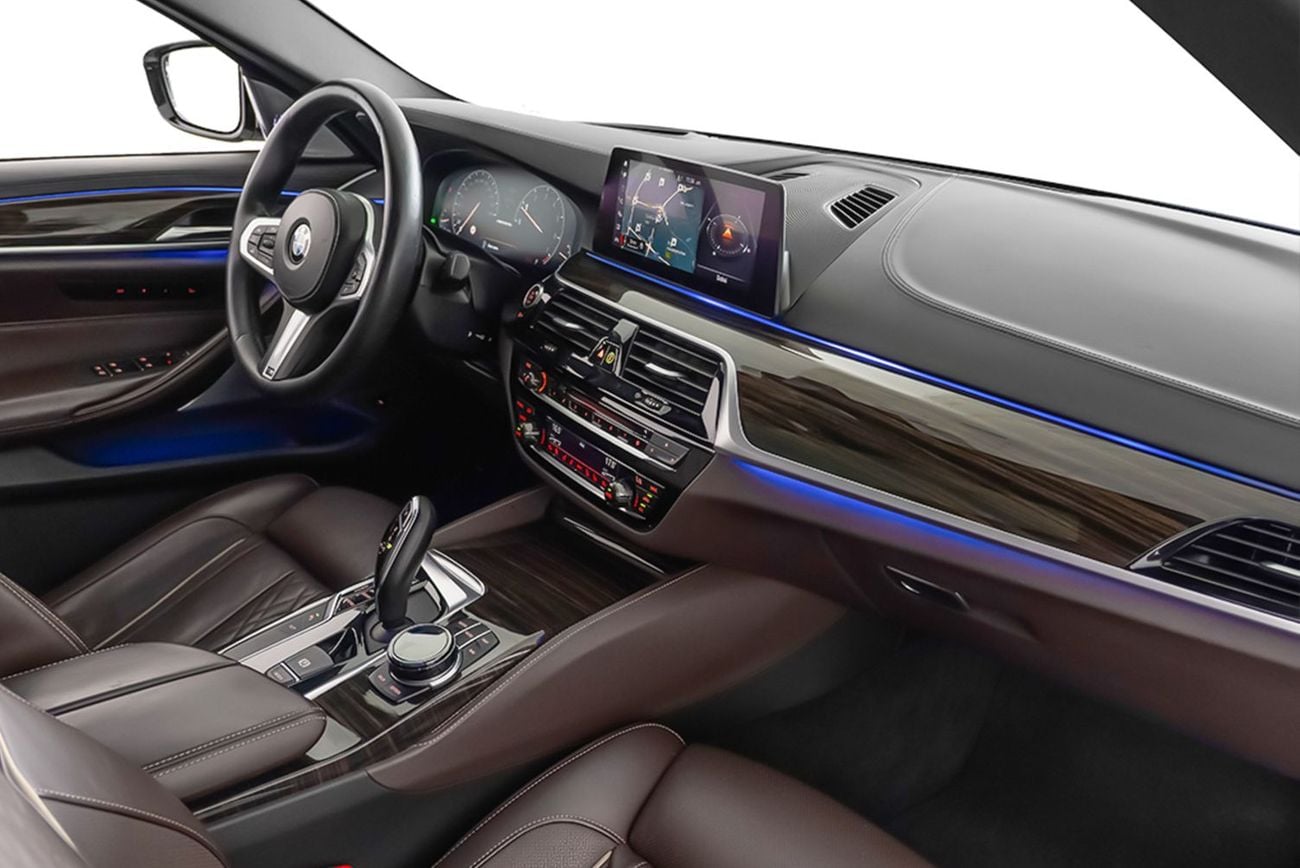 بي أم دبليو M550i