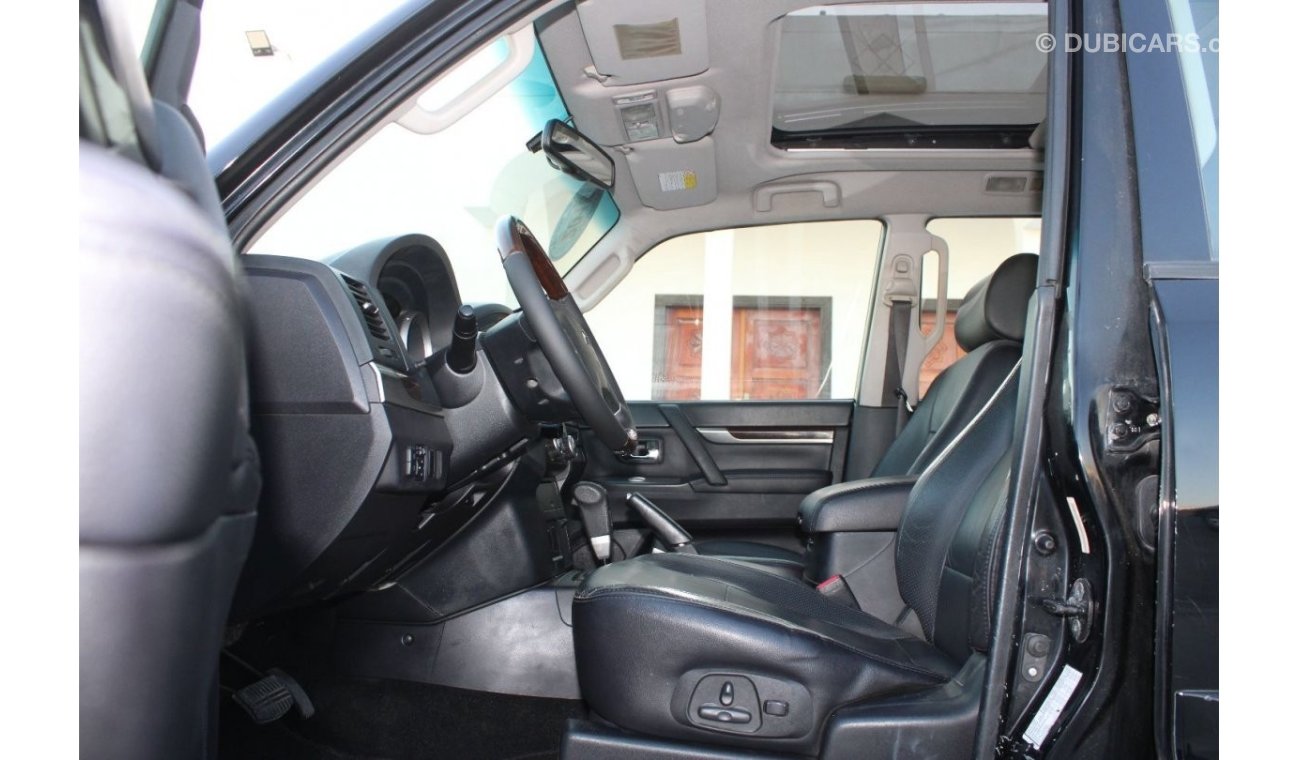 Mitsubishi Pajero Mitsubishi Pajero 2011 GCC No. 1 full option in excellent condition, without paint, without accident